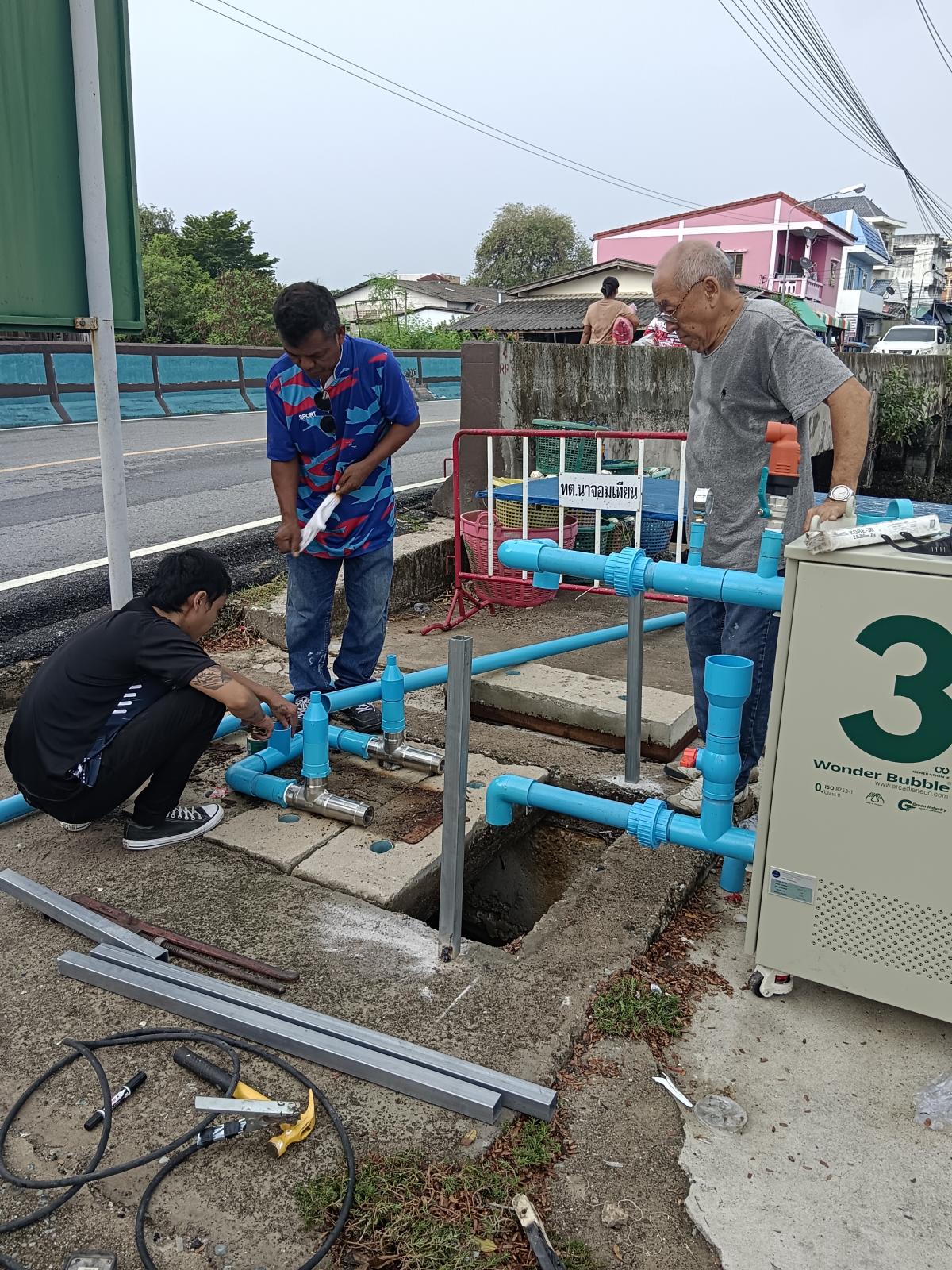 ลงวันที่ 16 พฤษภาคม 2567 ​​นายกเทศมนตรีตำบลนาจอมเทียน พร้อมด้วยคณะผู้บริหาร และเจ้าหน้าที่กองช่าง ​​ลงพื้นที่เพื่อตรวจติดตามงานโครงการติดตั้งเครื่องบำบัดน้ำเสีย บริเวณสถานีสูบน้ำเสีย PS-2 ซอยนาจอมเทียน 28 (ศาลเจ้าแม่ฝอยทอง) เพื่อแก้ไขปัญหาน้ำเสียของชุมชน รวมถึงส่งเสริมด้านสิ่งแวดล้อมและด้านการท่องเที่ยวในเขตพื้นที่เทศบาลตำบลนาจอมเทียน​  ​​  ​