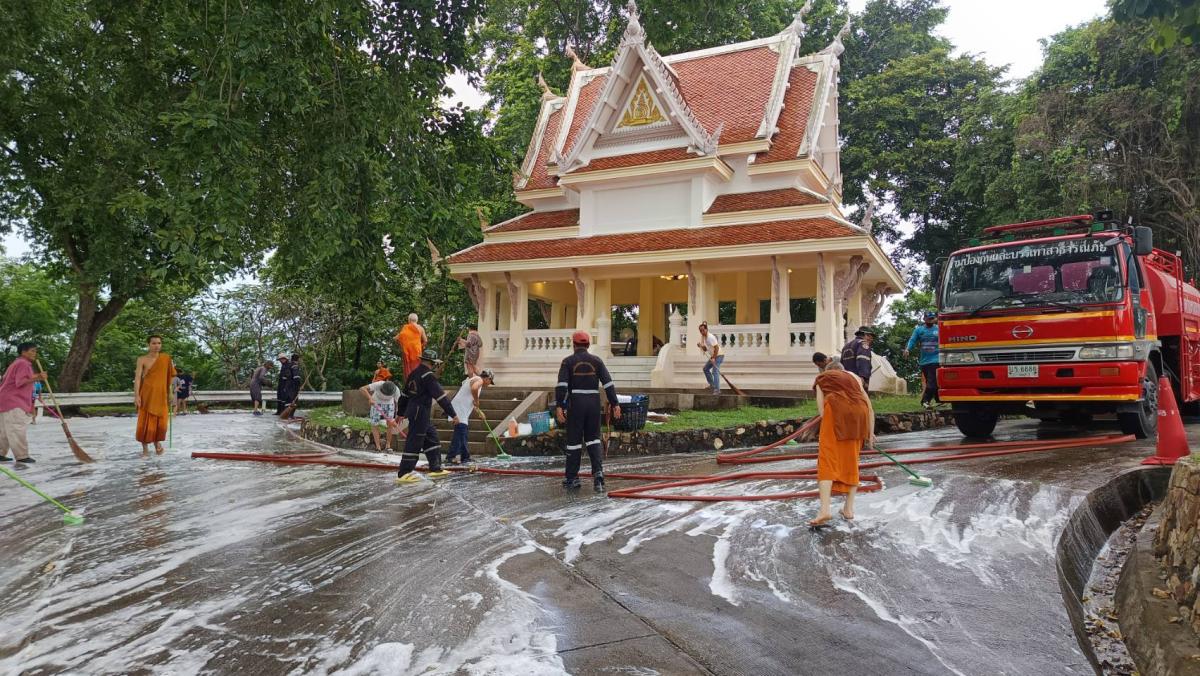 ล้างพื้นที่บริเวณพระมหามณฑปพุทธบาท ภปร.สก.