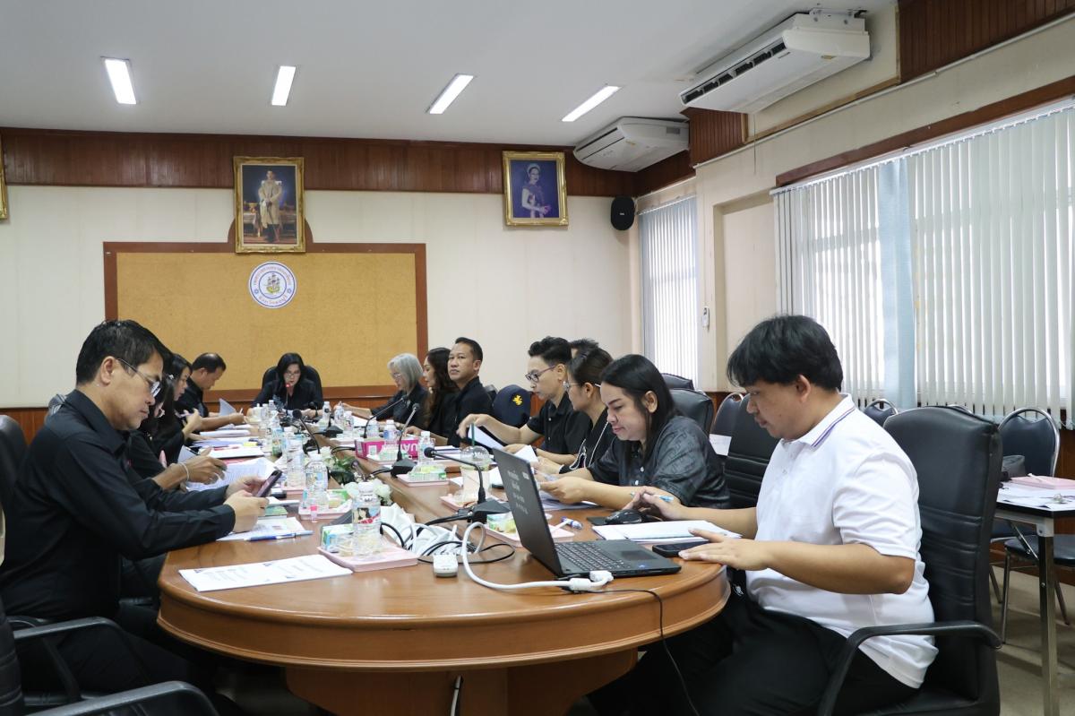 ประชุมคณะผู้บริหารและหัวหน้าส่วนราชการเทศบาลตำบลนาจอมเทียน